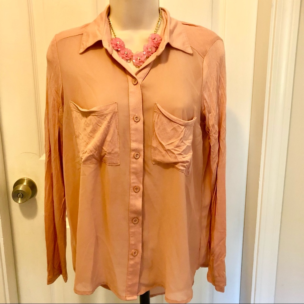 ⭐️Pink button down top